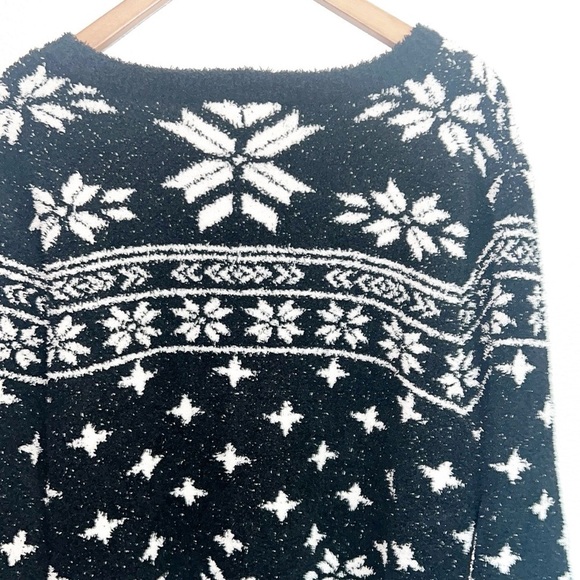 Barefoot Dreams Cozy Chic Soft Snowflake Knit Crewneck Fair Isle Sweater - Picture 7 of 8